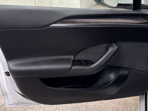 Used 2022 Tesla Model S Base image 4