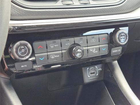 Used 2024 Jeep Compass Trailhawk w/ Trailhawk Elite Group AWD/4WD image 25