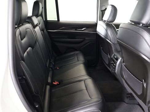 Used 2023 Jeep Grand Cherokee Limited w/ Black Appearance Package image 39