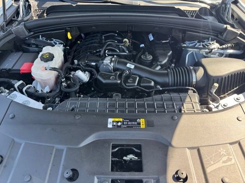 Used 2024 Jeep Grand Cherokee Limited AWD/4WD image 17
