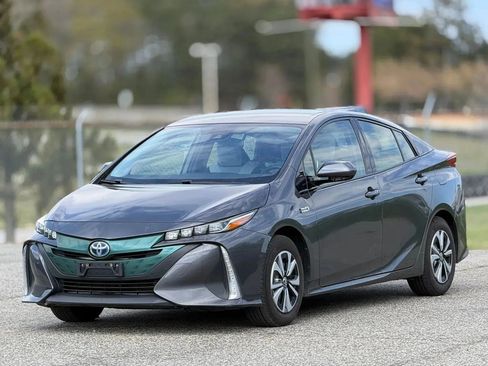 Used 2017 Toyota Prius Prime Plus w/ Carpet Mat Package FWD image 6