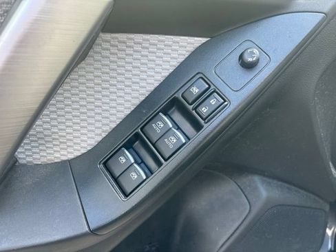 Used 2018 Subaru Forester 2.5i Premium w/ All-Weather Package AWD/4WD image 10