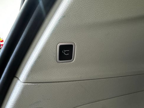 Used 2024 Chrysler Pacifica Limited FWD image 38