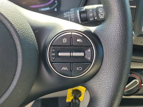 Used 2025 Kia Soul LX w/ LX Technology Package FWD image 23