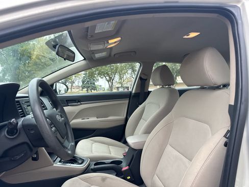 Used 2017 Hyundai Elantra SE w/ Cargo Package FWD image 10