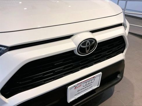 Used 2019 Toyota RAV4 XLE w/ All Weather Liner Package AWD/4WD image 32