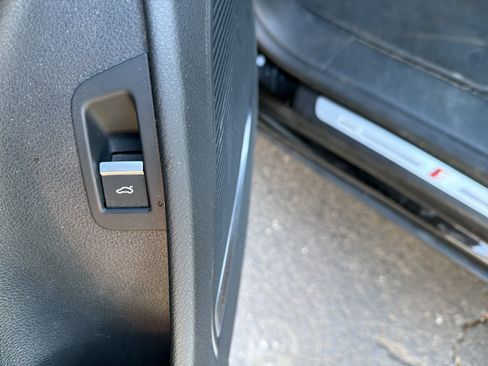 Used 2019 Audi Q8 Prestige image 11