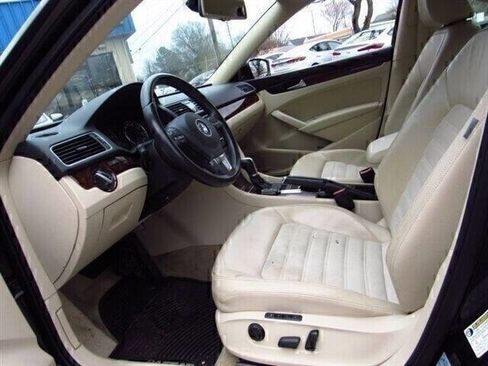 Used 2013 Volkswagen Passat 2.5 SEL Premium image 4