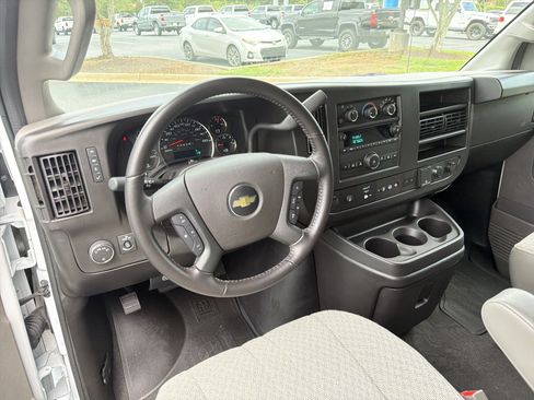 Used 2022 Chevrolet Express 2500 LT RWD image 22