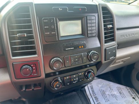 Used 2019 Ford F350 XL w/ Power Equipment Group AWD/4WD image 15