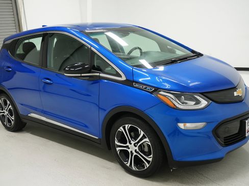Used 2018 Chevrolet Bolt LT image 3