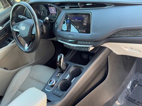 Used 2021 Cadillac XT4 Premium Luxury image 11