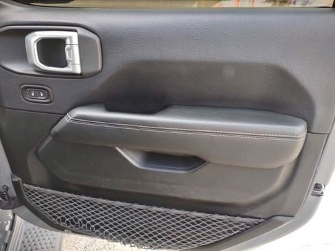 Used 2018 Jeep Wrangler Unlimited Sahara AWD/4WD image 25
