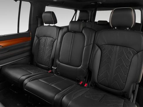 Used 2024 Jeep Grand Wagoneer Series III w/ Rear-Seat Entertainment Group AWD/4WD image 11
