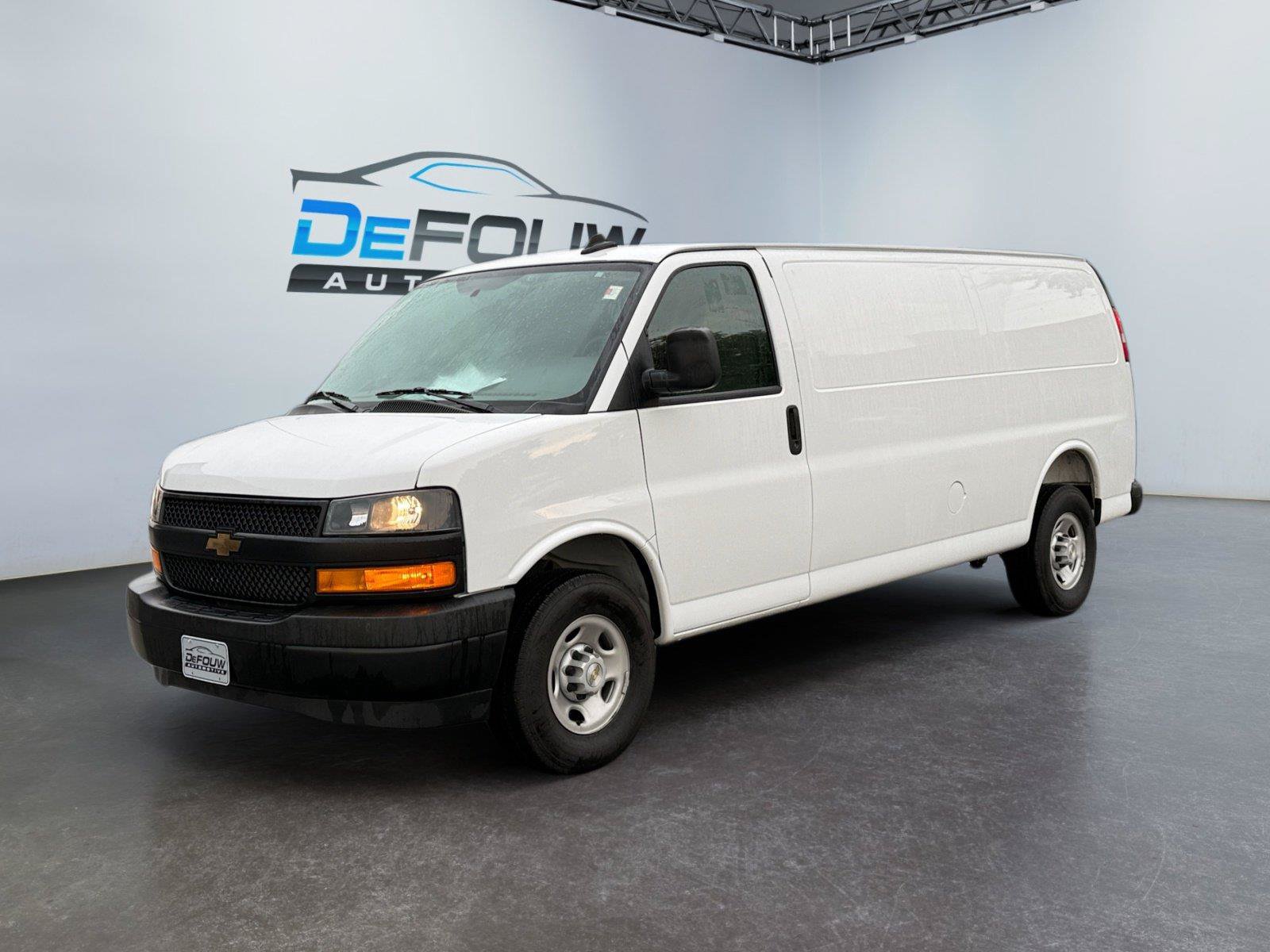 Used 2025 Chevrolet Express 2500 Extended w/ Driver Convenience Package RWD image 7