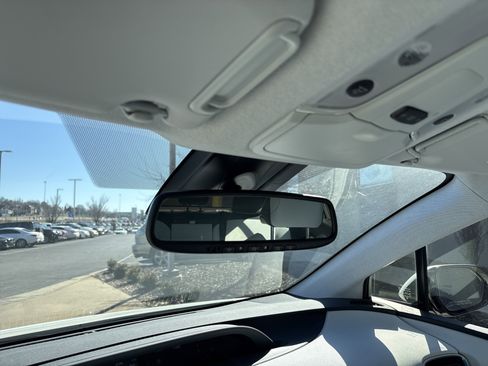 Used 2019 Toyota Prius XLE image 25