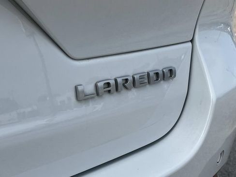Used 2025 Jeep Grand Cherokee Laredo w/ Luxury Tech Group I RWD image 13