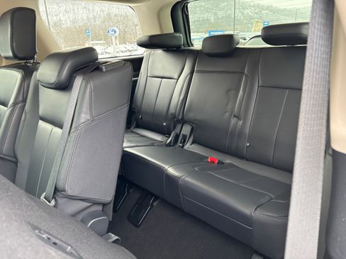 Used 2023 Ford Expedition XLT image 9