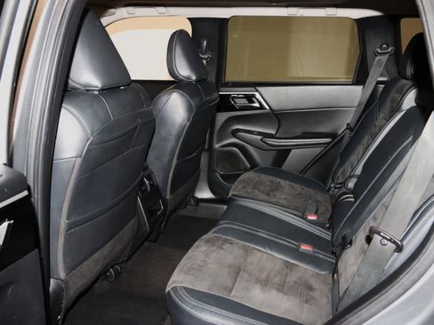 Used 2022 Mitsubishi Outlander SE image 51