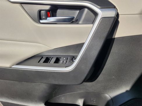 Used 2020 Toyota RAV4 XLE image 17