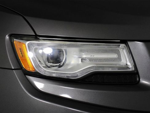 Used 2015 Jeep Grand Cherokee Overland image 26