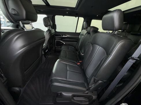 Used 2023 Jeep Wagoneer L Series III w/ Premium Group I AWD/4WD image 25