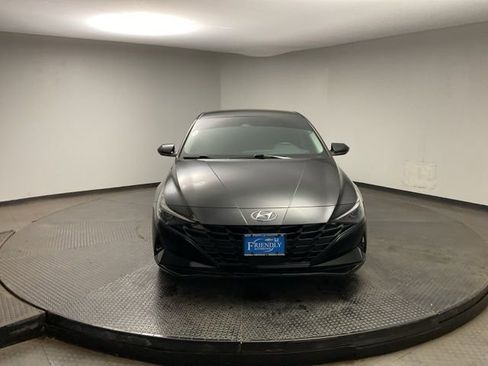 Used 2023 Hyundai Elantra SEL w/ Convenience Package FWD image 2