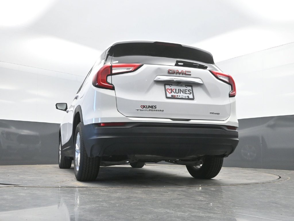 Used 2024 GMC Terrain SLE AWD/4WD image 37