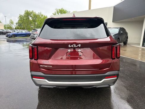 Certified 2024 Kia Sorento S w/ Panoramic Sunroof Package FWD image 9