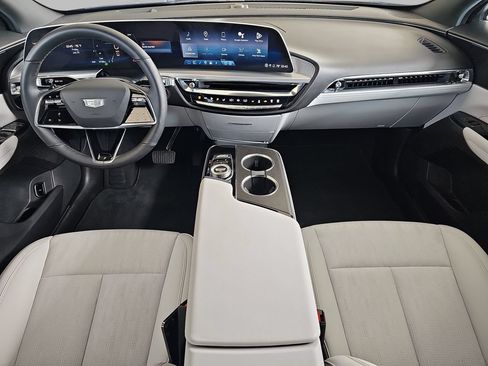 Certified 2024 Cadillac Lyriq Luxury AWD/4WD image 9