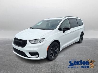 Used 2025 Chrysler Pacifica Limited