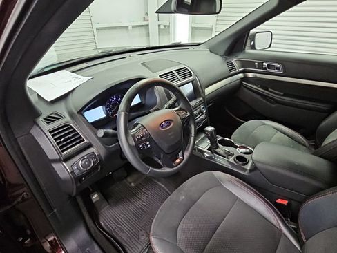 Used 2018 Ford Explorer XLT w/ Equipment Group 202A FWD image 13