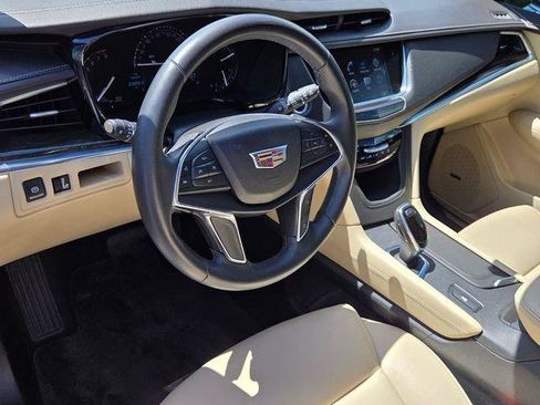 Used 2018 Cadillac XT5 FWD image 14