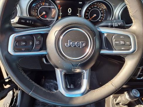 Used 2023 Jeep Gladiator Overland image 12
