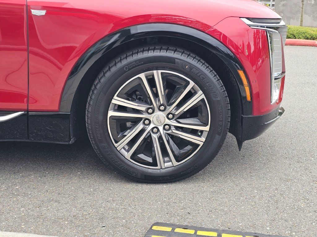 Certified 2024 Cadillac Lyriq Luxury AWD/4WD image 9