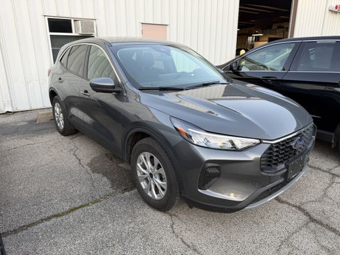 Used 2023 Ford Escape Active w/ Tech Pack #2 image 2