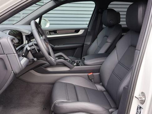 New 2026 Porsche Cayenne image 5