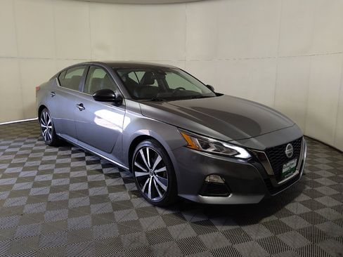 Used 2022 Nissan Altima 2.5 SR FWD image 13