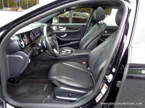 Used 2018 Mercedes-Benz E 400 4MATIC Sedan image 9
