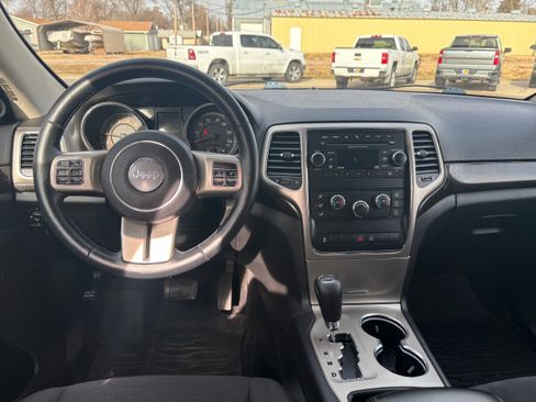 Used 2013 Jeep Grand Cherokee Laredo w/ Laredo E Group image 16