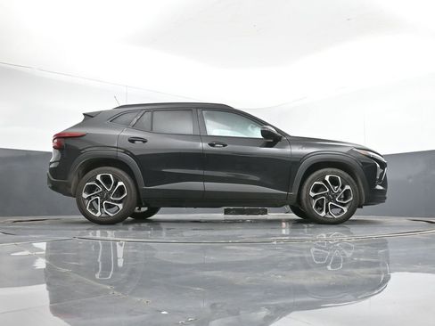 Certified 2026 Chevrolet Trax RS w/ Driver Confidence Package image 40