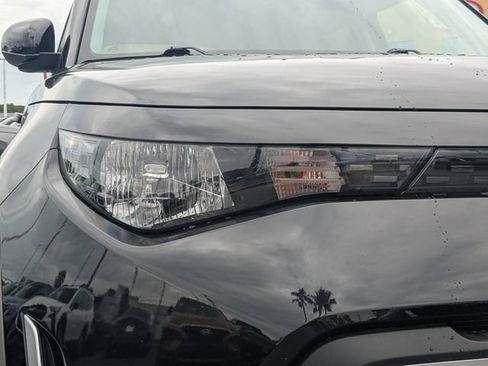 Certified 2025 Kia Soul LX w/ LX Technology Package FWD image 10