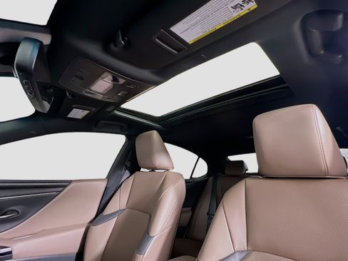 Used 2024 Lexus ES 300h w/ Premium Package image 22