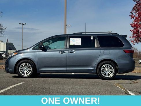 Used 2016 Toyota Sienna XLE image 4