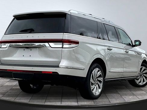 Used 2023 Lincoln Navigator L Reserve AWD/4WD image 6