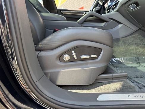 Used 2020 Porsche Cayenne image 33