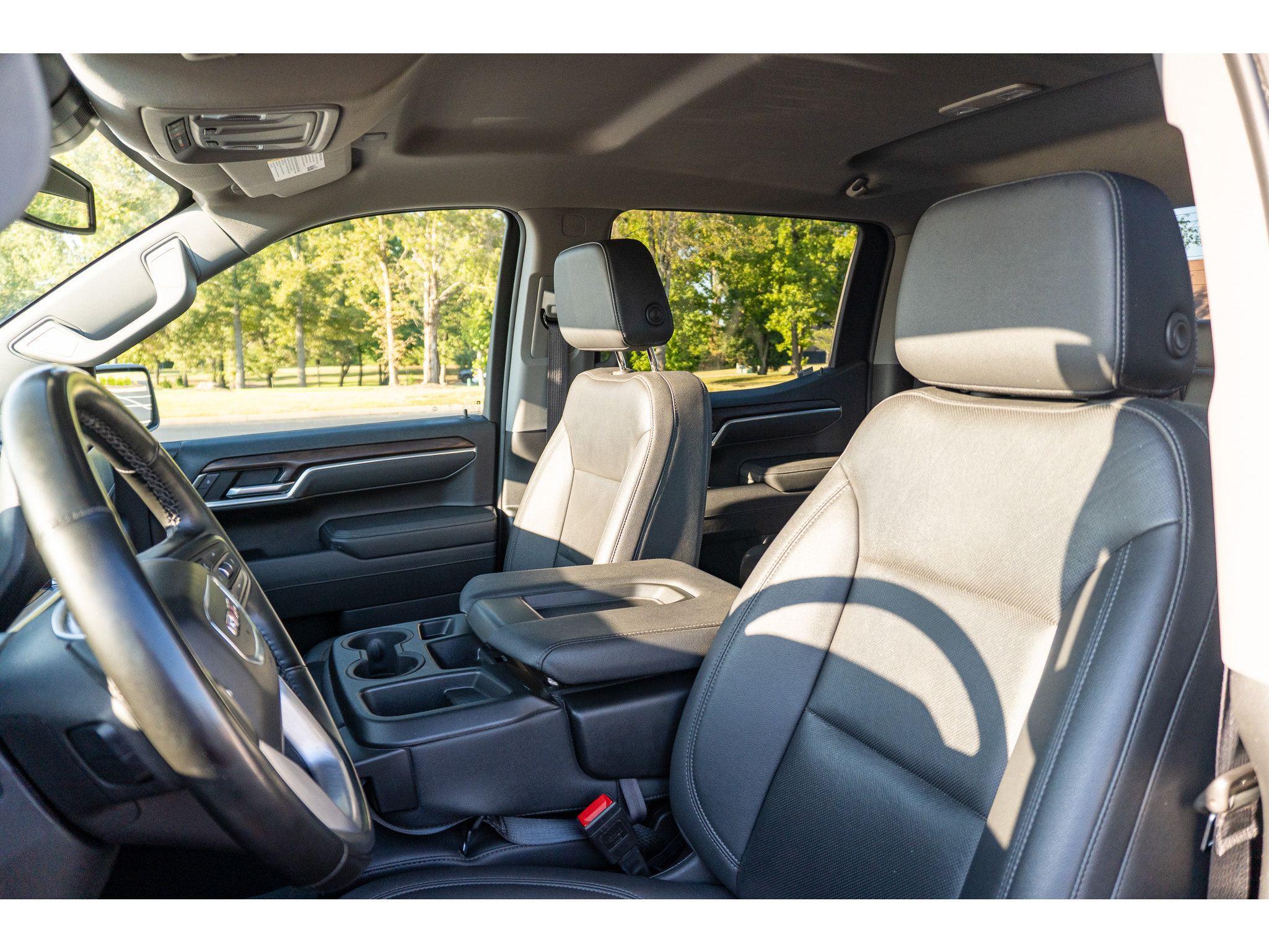 Used 2025 GMC Sierra 1500 SLT AWD/4WD image 13