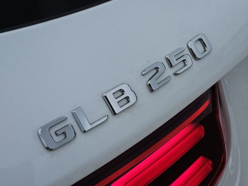 Certified 2025 Mercedes-Benz GLB 250 image 9