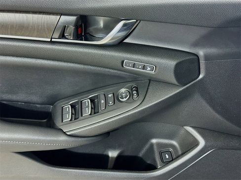 Used 2021 Honda Accord Touring image 16