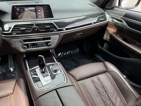Used 2021 BMW 750i xDrive w/ M Sport Package AWD/4WD image 43